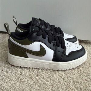 Nike Air Jordan Black, White, and Green Sneakers size 11C